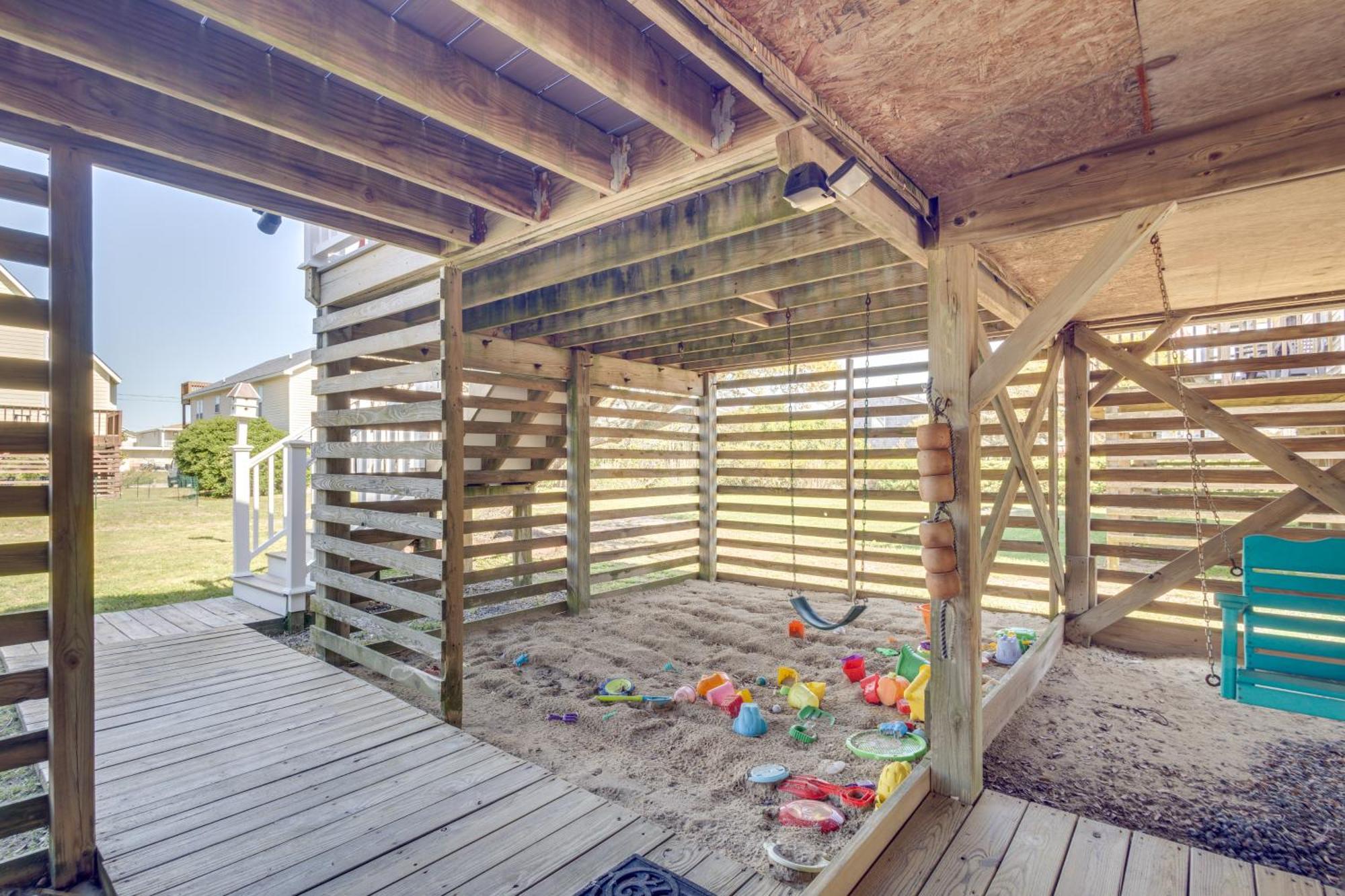 Coastal Home With Deck And Outdoor Shower Kill Devil Hills Exterior photo